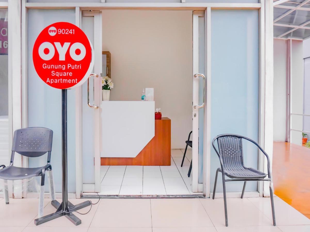 Oyo 90241 Sirooms Apartmen Gunung Putri Bogor Esterno foto