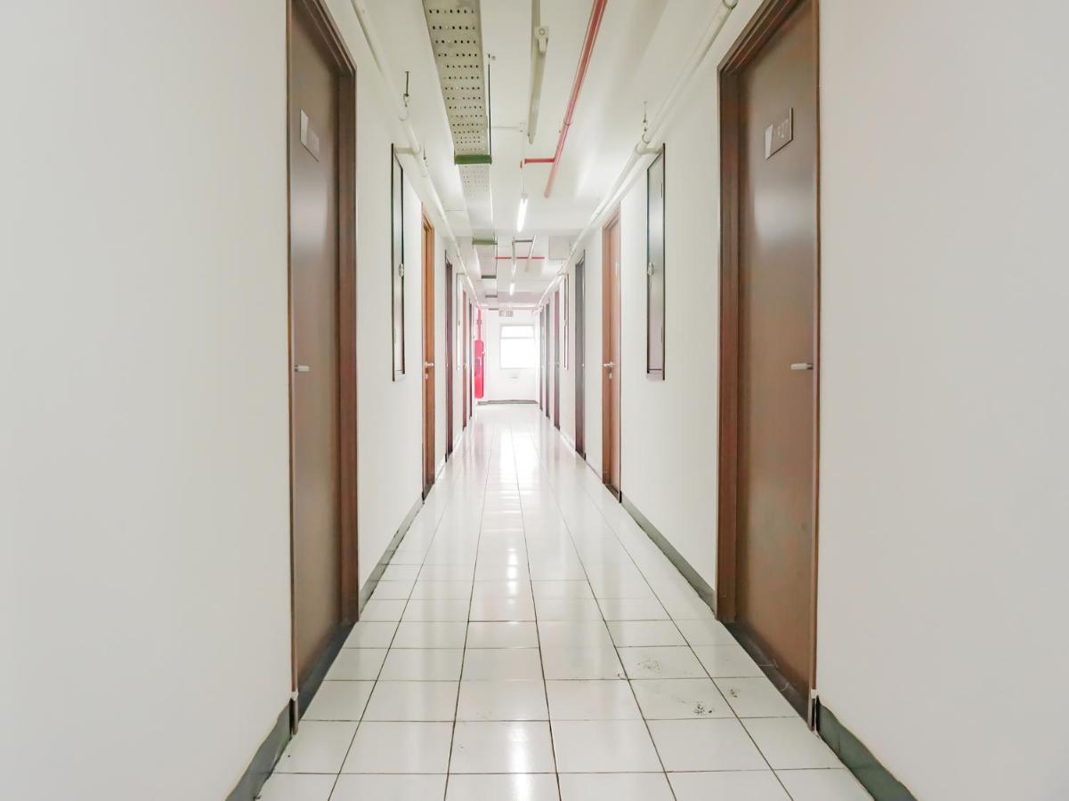 Oyo 90241 Sirooms Apartmen Gunung Putri Bogor Esterno foto