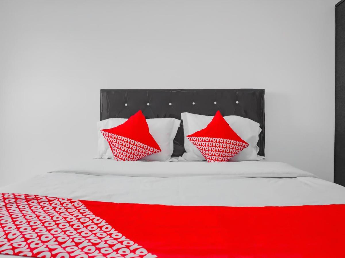 Oyo 90241 Sirooms Apartmen Gunung Putri Bogor Esterno foto