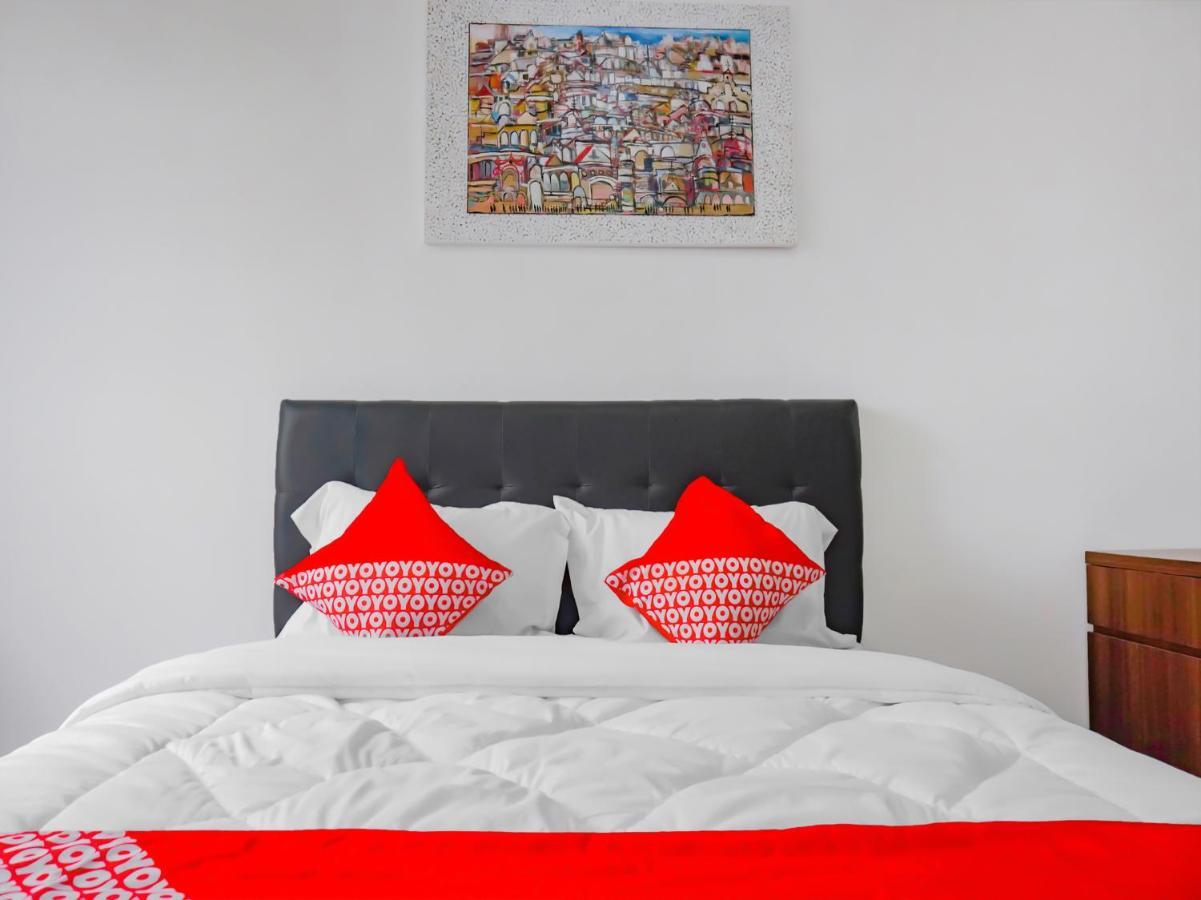 Oyo 90241 Sirooms Apartmen Gunung Putri Bogor Esterno foto