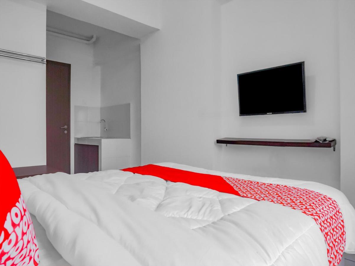 Oyo 90241 Sirooms Apartmen Gunung Putri Bogor Esterno foto